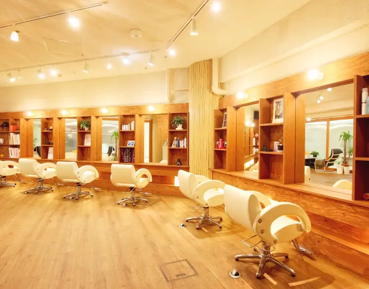 Trevor De'rtisan西梅田店の内観・外観1