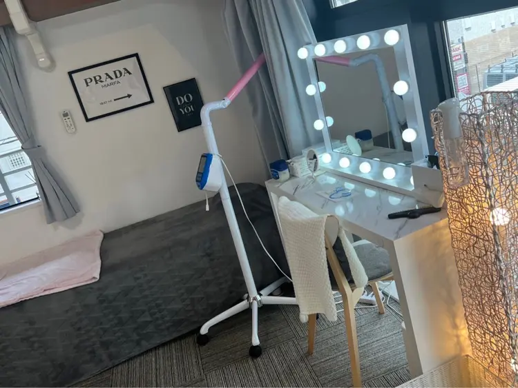 エクシアホワイト大阪梅田店の内観・外観1