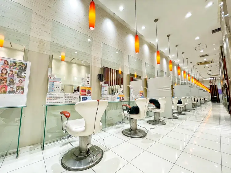 ヘアメークアース検見川浜店の内観・外観3