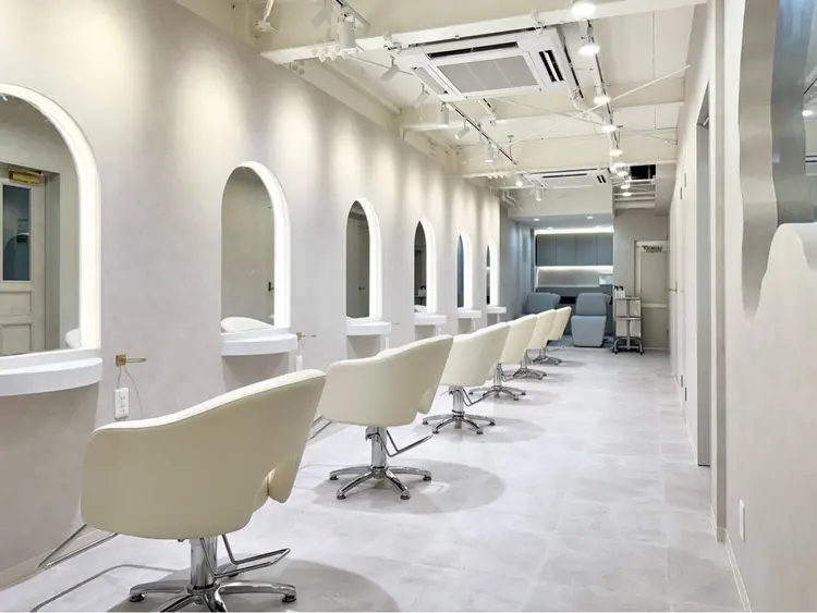 appri 南浦和 艶髪/髪質改善/縮毛矯正/ブリーチ【アプリ】の内観・外観2