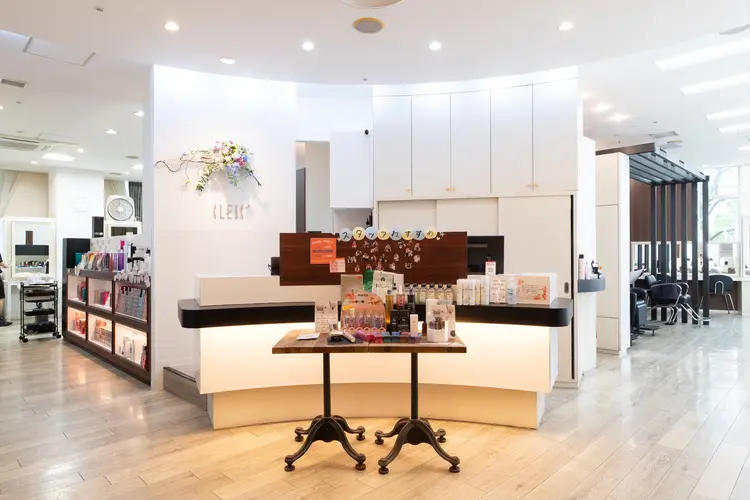 クレス武蔵浦和店 美容室の内観・外観2