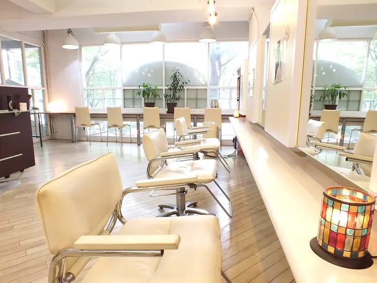 ヘアーカスタムの内観・外観1