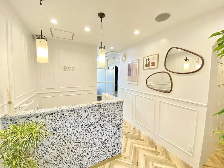 tocca hair&treatment 船橋北口店の内観・外観1