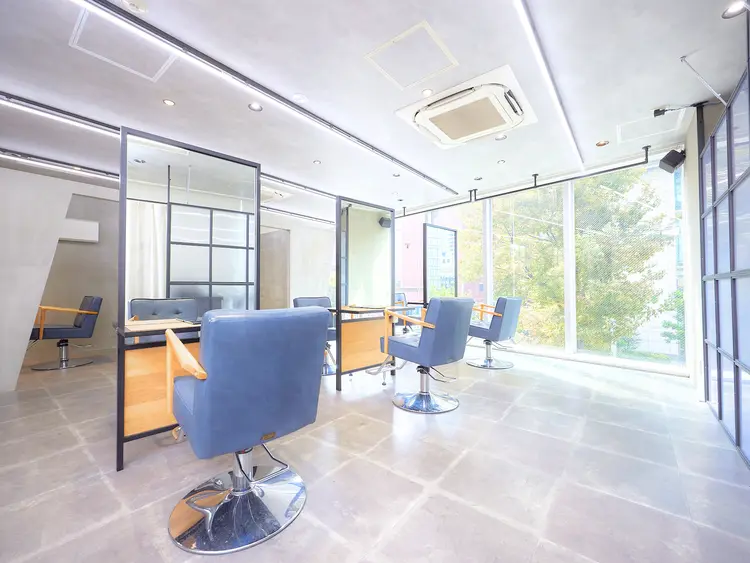 【ヘアケア特化型サロン】newi 梅田の内観・外観2