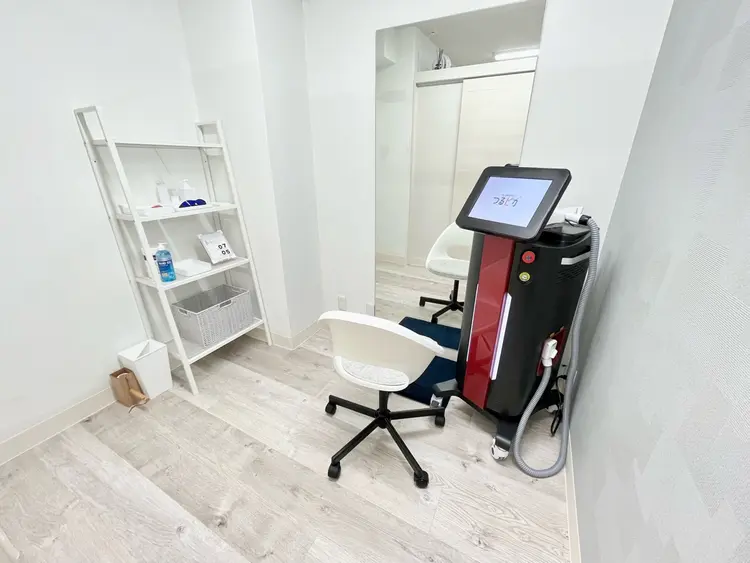 セルフ脱毛サロンつるピカ新宿店の内観・外観2