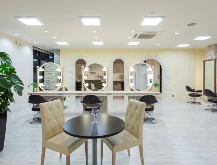 CREAの内観・外観2