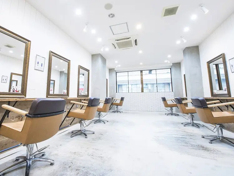 Cecil ︎︎hair広島本通店の内観・外観1