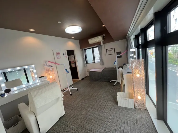 エクシアホワイト大阪梅田店の内観・外観2