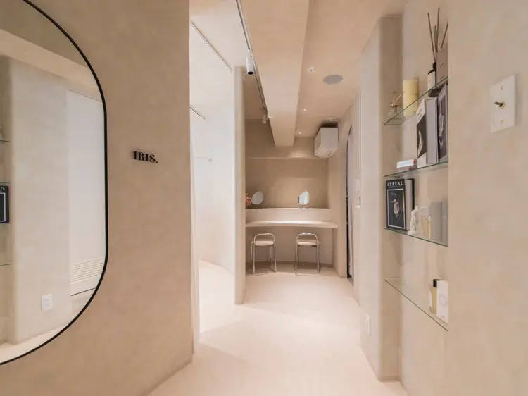 IRIS.博多店の内観・外観1