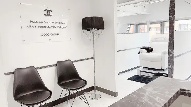 White Camellia 梅田茶屋町店の内観・外観1