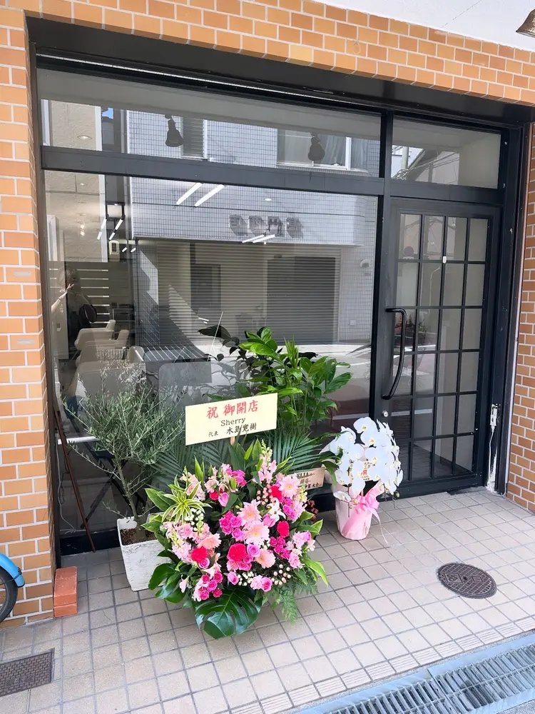 hair&make&eyelash GRAN Lucia 梅田茶屋町店の内観・外観1