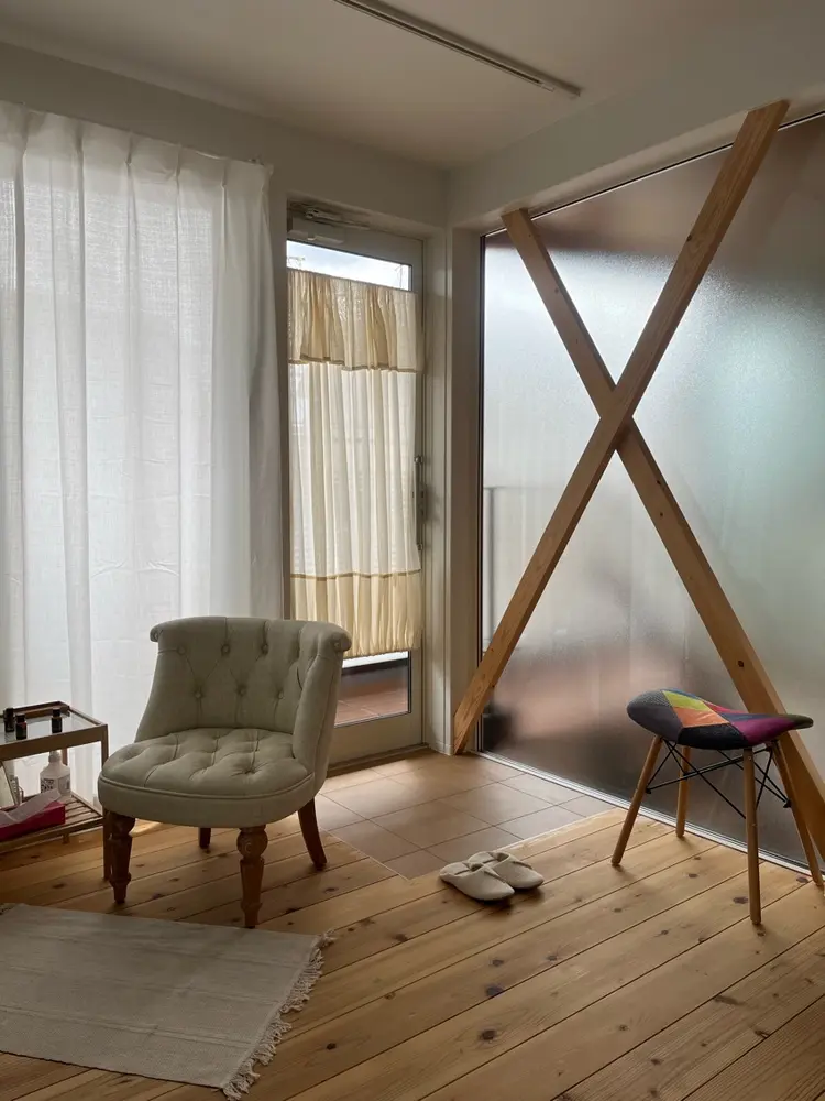 女性専用リラクゼーションサロン Calmyの内観・外観1