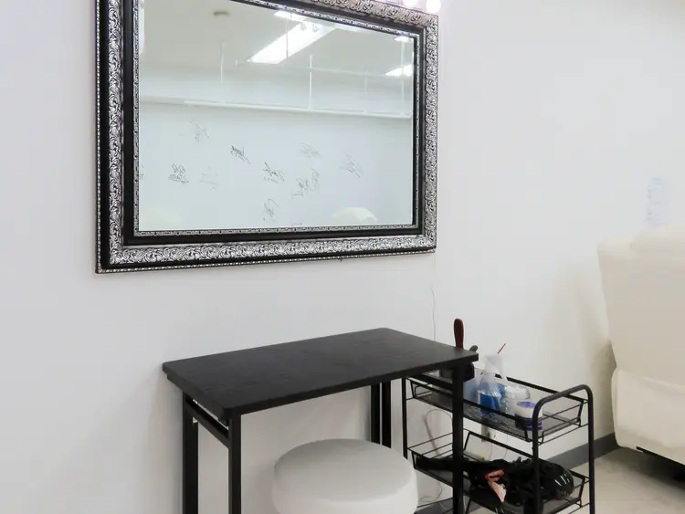 眉毛スタイリング&ホワイトニングサロン　バッカスの内観・外観1