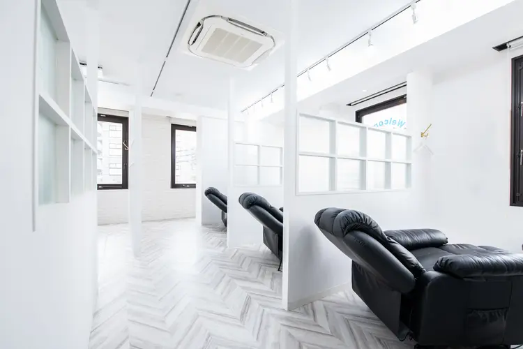 glee 南浦和店の内観・外観2