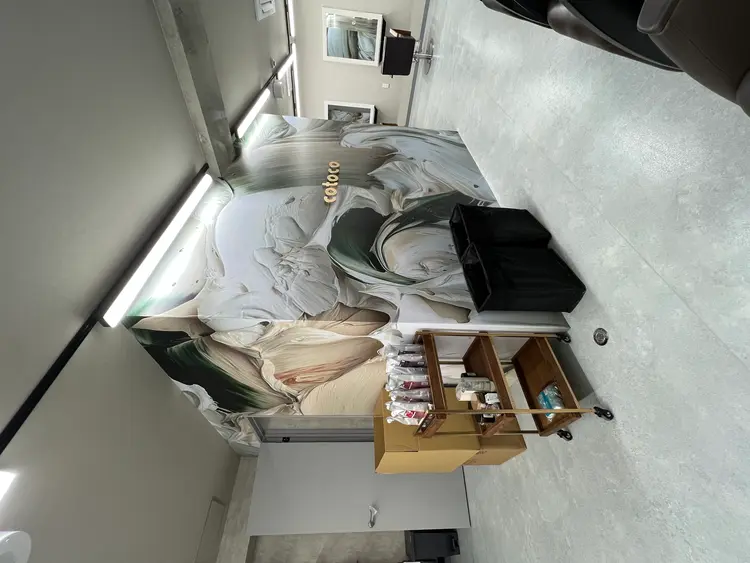 THREE(A)の内観・外観2