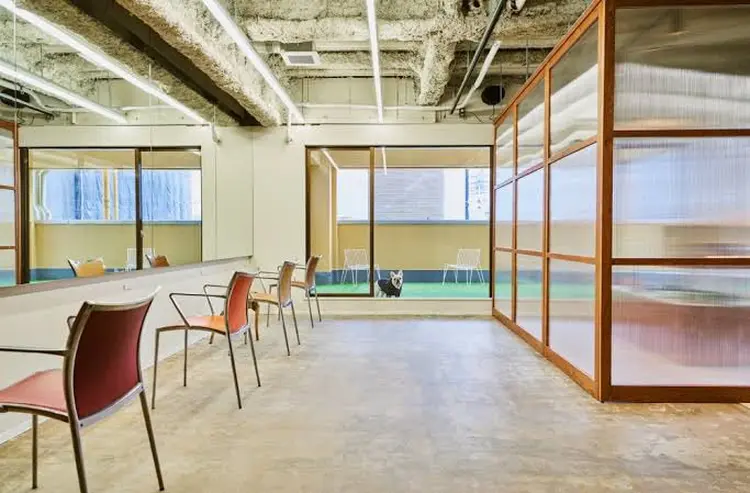 Bullsonの内観・外観2