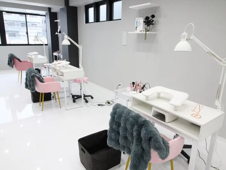 MIA   NAILの内観・外観2