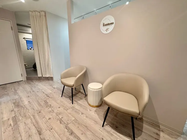 白髪ぼかし・脱白髪染め専門店kaminowaの内観・外観3