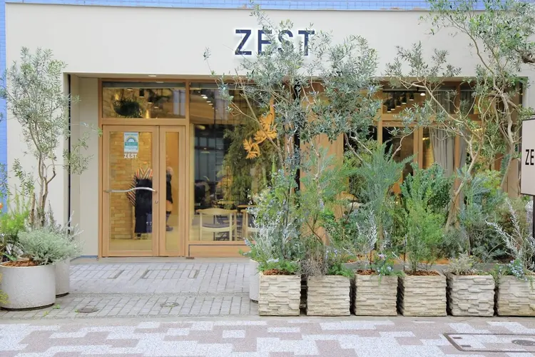 ZEST三鷹店の内観・外観1