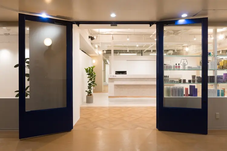 float 小阪店の内観・外観1