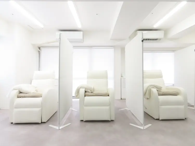 ホワイトニングカフェ 新宿店の内観・外観2