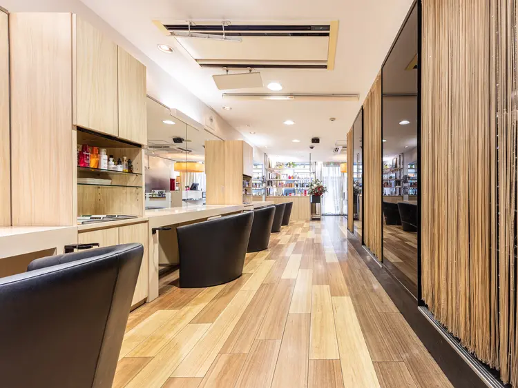 モッズヘア越谷店の内観・外観2