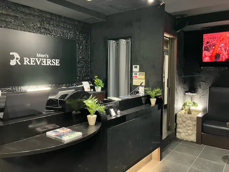 Men's REVERSE 町田店の内観・外観1