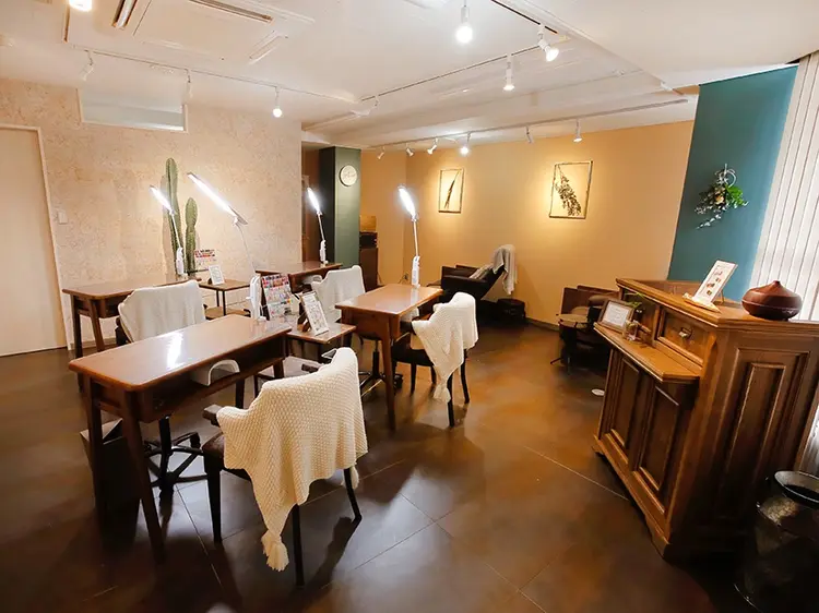 アイネイルズ横浜EASTの内観・外観1