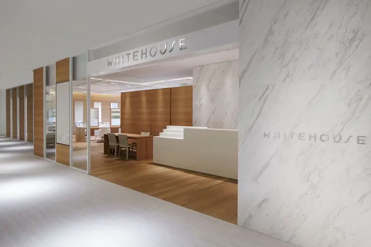 ホワイトハウス大阪店の内観・外観1