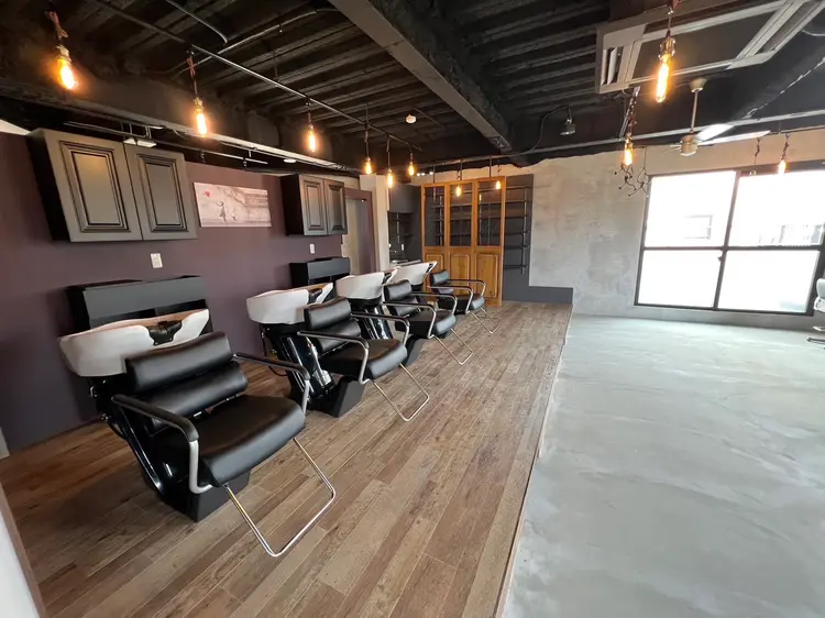 メンズサロンカット&パーマOVER町田店の内観・外観2