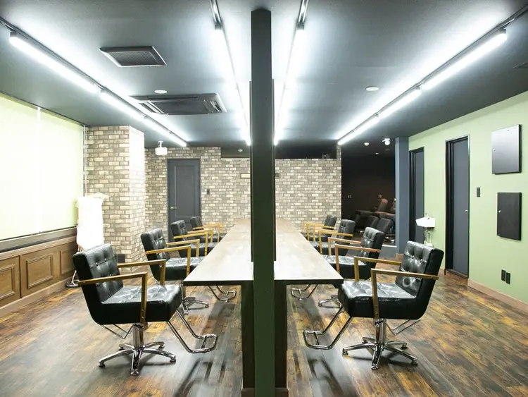 Maison for men  Tor Roadの画像