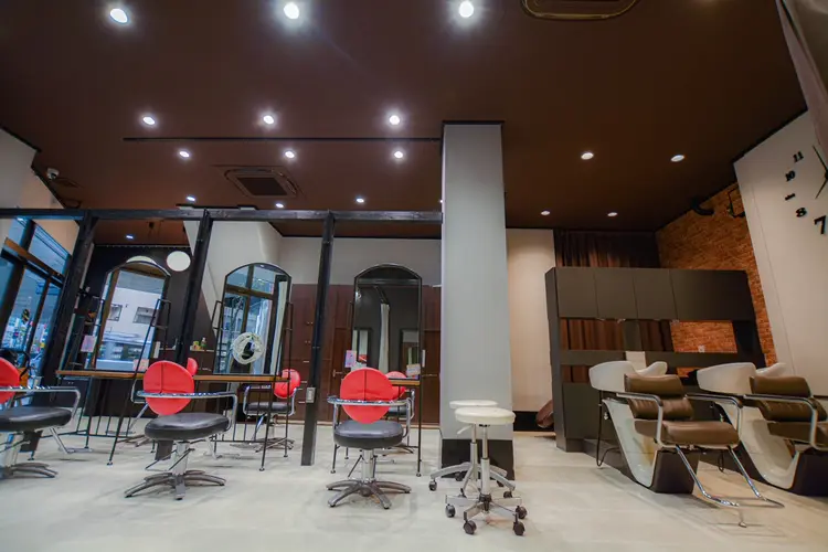 POLISH hair make金町店の内観・外観1