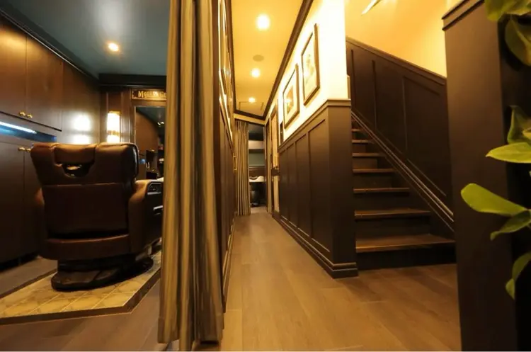 LAVIE NEW STANDARD BARBER　両国店の内観・外観2