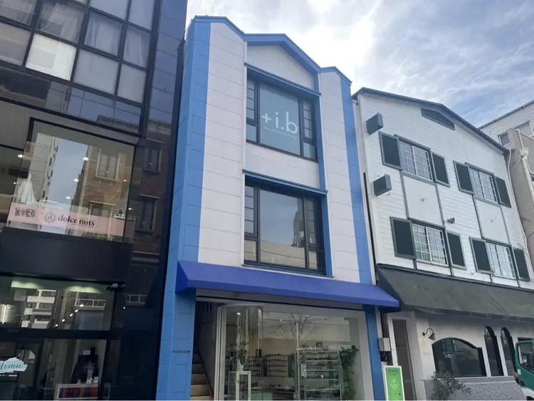 メンズ眉毛サロン+i.b大分店の内観・外観1