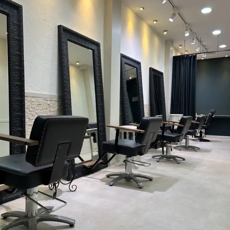 RE:BEAUTY HAIR&SKIN A(アーク）の内観・外観2