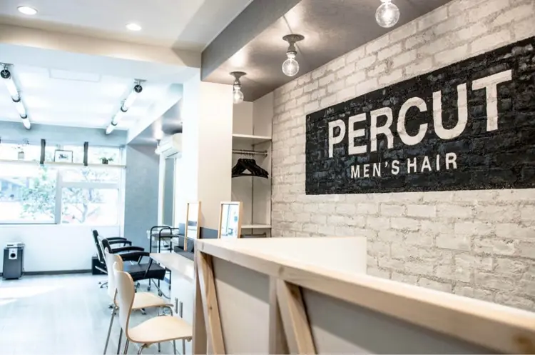 MEN'S HAIR PERCUT 新宿店の内観・外観1