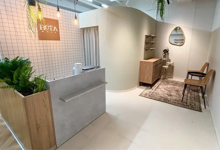 BOTANAIL 本厚木駅前店の内観・外観1