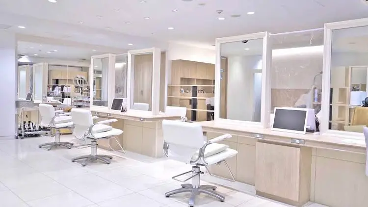 銀座CIROの内観・外観2