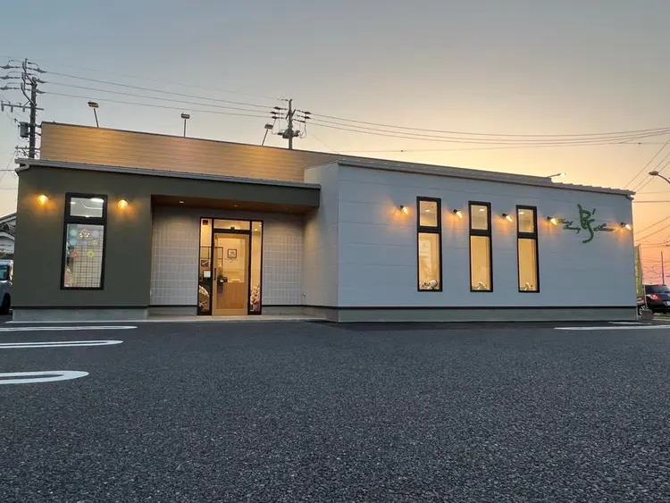 ビーズアモール春日井市民病院前店の内観・外観1