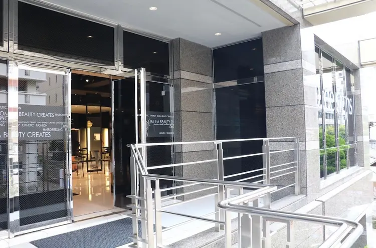 Plussの内観・外観1