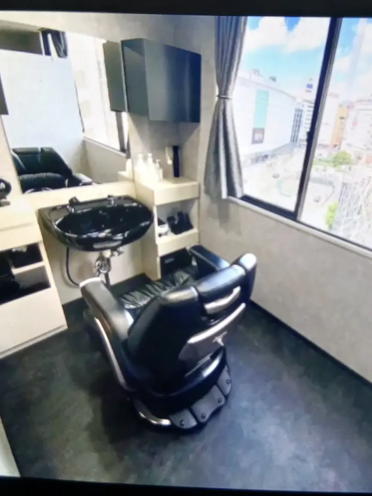 UNTRACE -BARBER SHOP -池袋東口店の内観・外観1