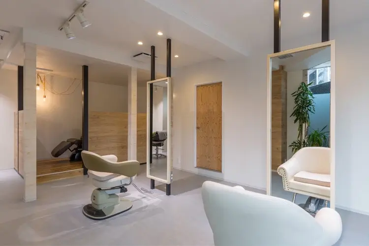 WHAT COMES AROUND ...の内観・外観1