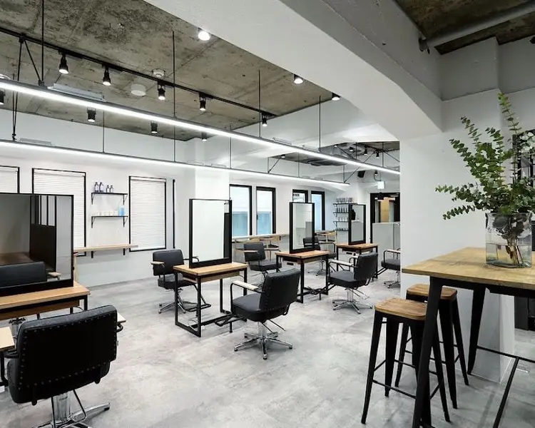 FIRSTの内観・外観1