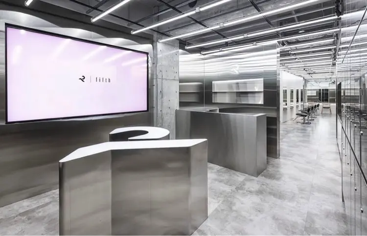 RETOUCH by fifthの内観・外観1