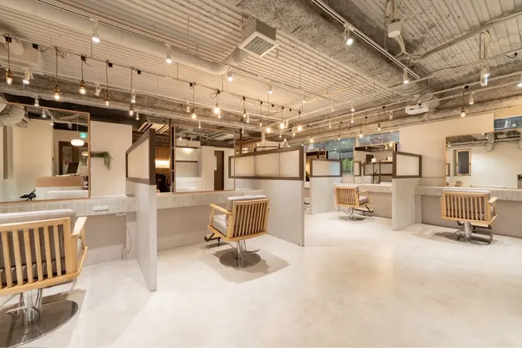 little lulu 梅田の内観・外観1