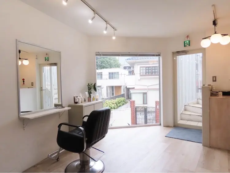 MAHINA nailの内観・外観2
