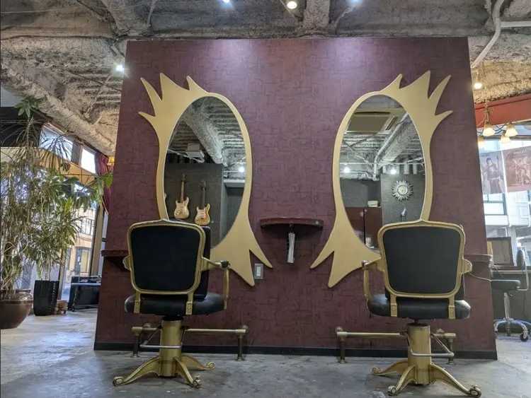 hairdesign CAROSSAの内観・外観2