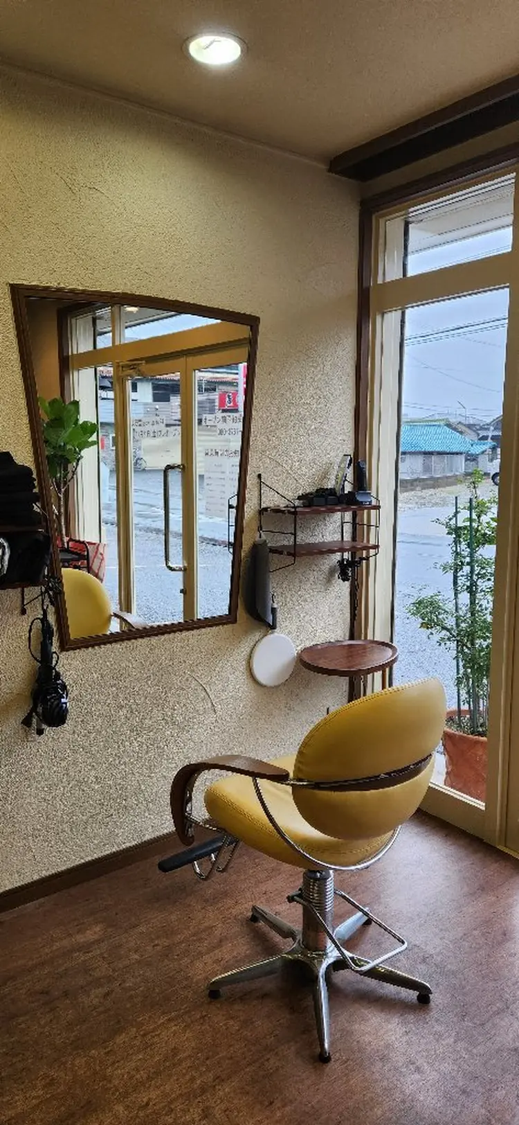 glow up by 24 稲葉店の内観・外観3