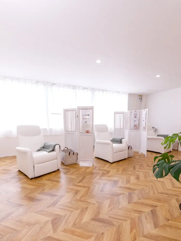 眉毛×まつげ×ネイル　WHITE EYE 鳳店の内観・外観2