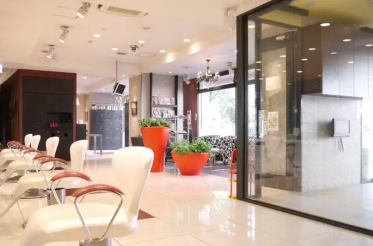 hair&make  EARTH 妙典店の内観・外観1